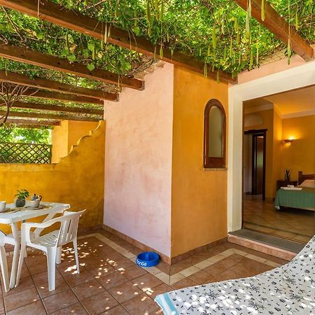 Apartments In Residence With Swimming Pool In Santa Margherita Di Pula, 250 Meters From The Sea エクステリア 写真