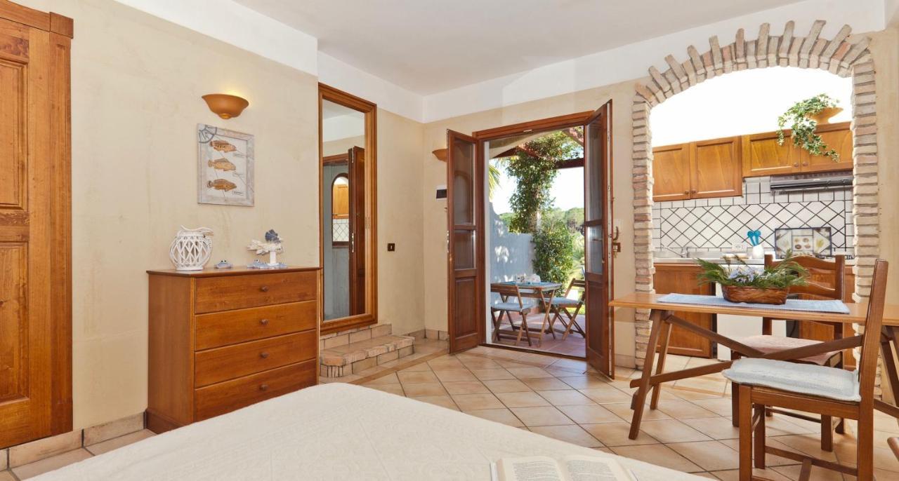 Apartments In Residence With Swimming Pool In Santa Margherita Di Pula, 250 Meters From The Sea エクステリア 写真