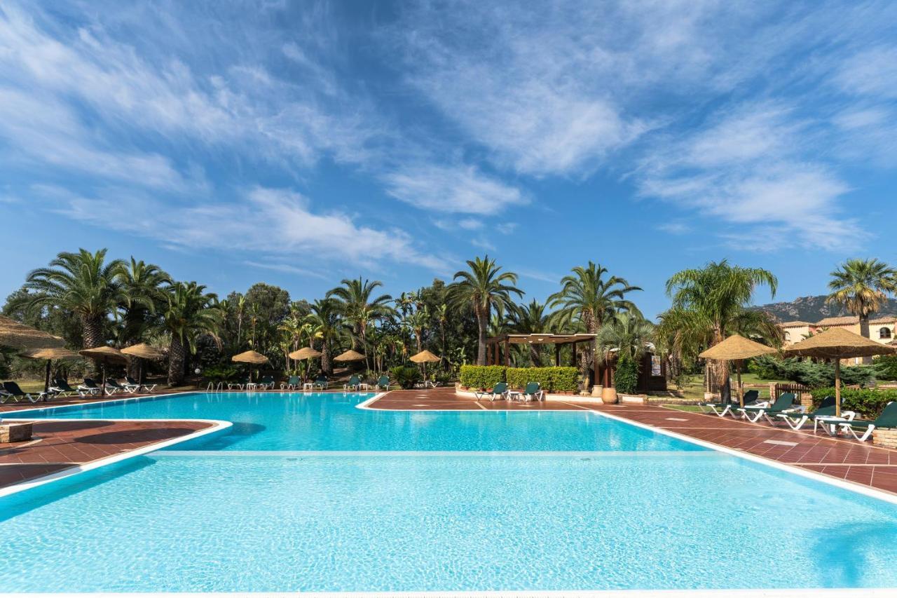 Apartments In Residence With Swimming Pool In Santa Margherita Di Pula, 250 Meters From The Sea エクステリア 写真