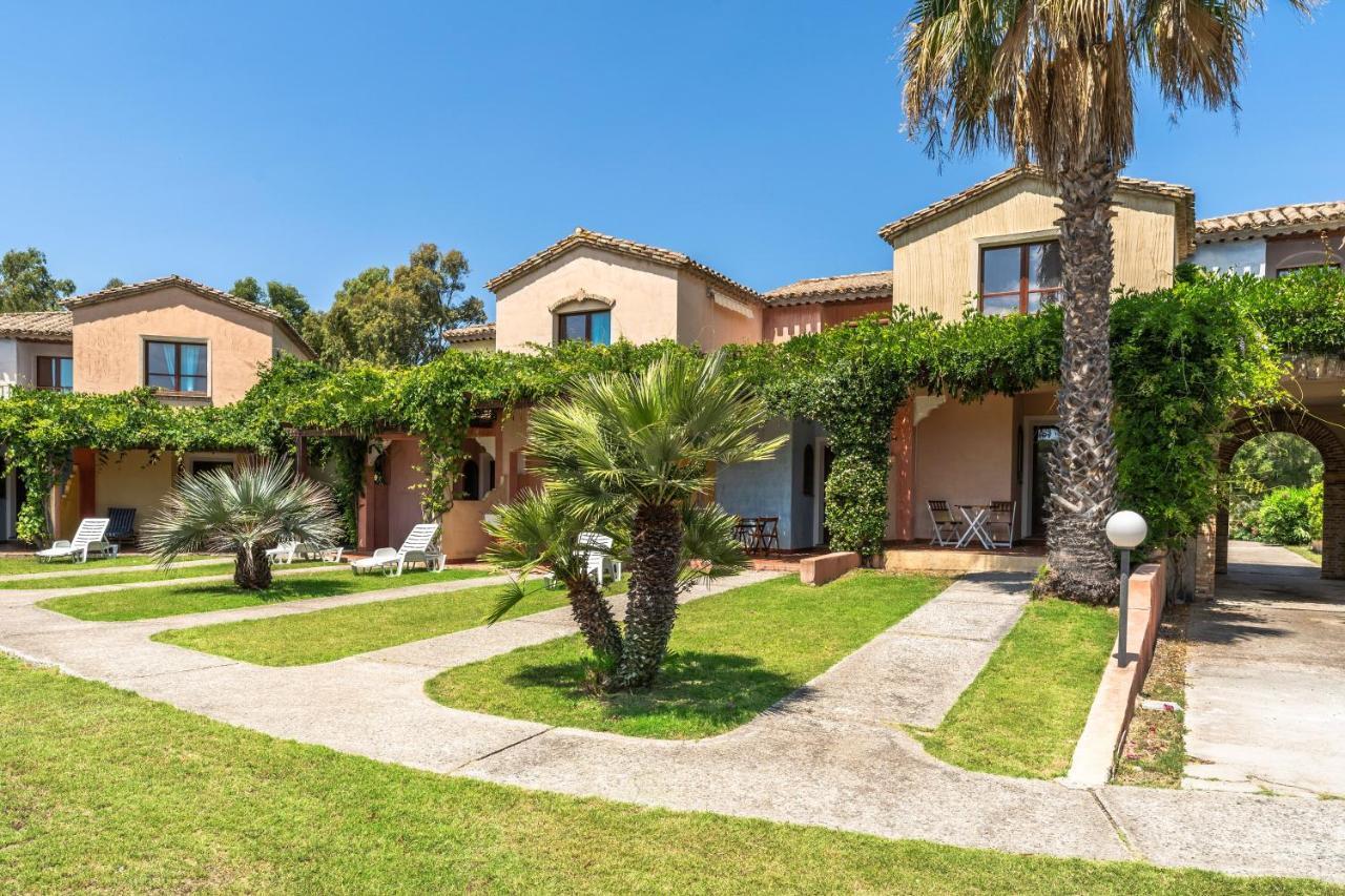 Apartments In Residence With Swimming Pool In Santa Margherita Di Pula, 250 Meters From The Sea エクステリア 写真