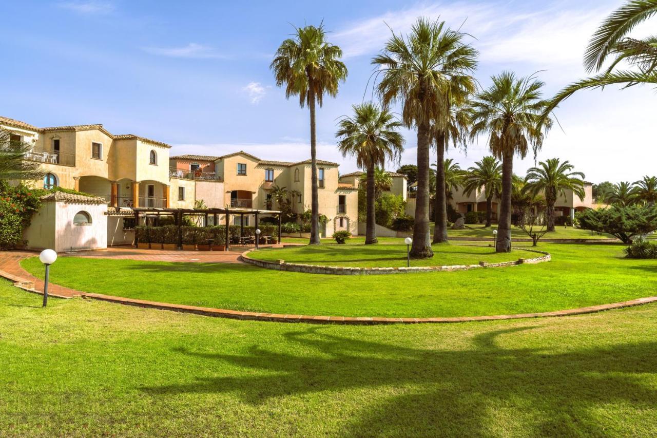 Apartments In Residence With Swimming Pool In Santa Margherita Di Pula, 250 Meters From The Sea エクステリア 写真