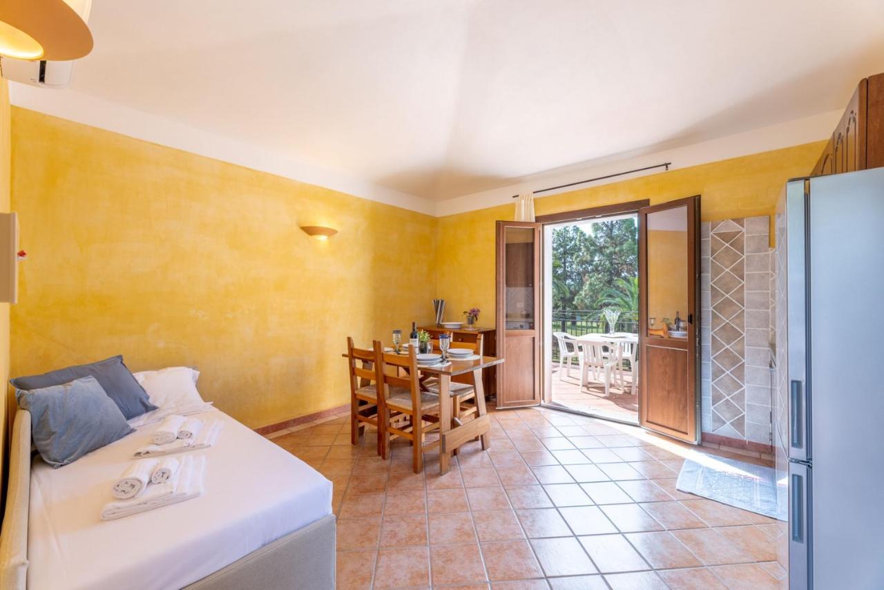 Apartments In Residence With Swimming Pool In Santa Margherita Di Pula, 250 Meters From The Sea エクステリア 写真